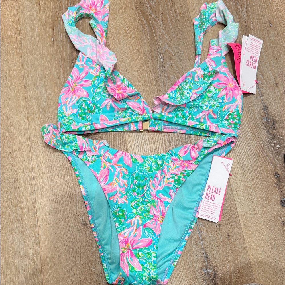Women’s Lilly Pulitzer swim top(8) and bottom (6) new